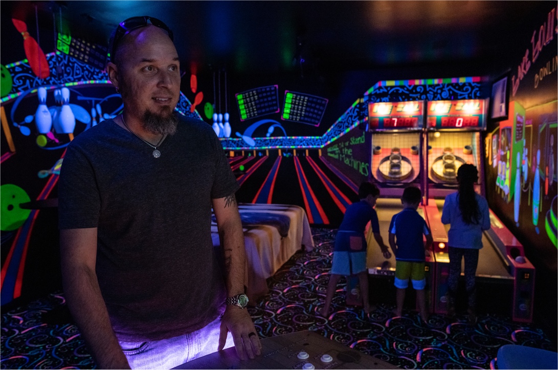 rent a vacation home near Disne with skeeball and neon glow in the dark effect