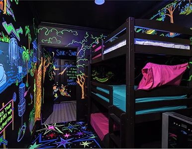 Orlando area : glow in the dark mini golf room in vacation home